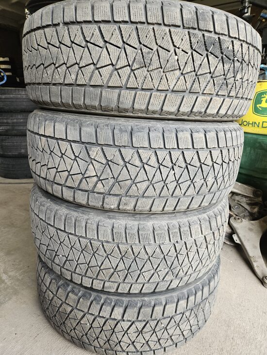 235/60R18 Bridgestone Blizzak DW